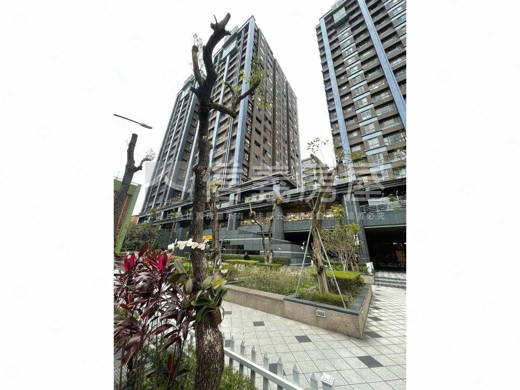 南方之星邊間稀有電梯２房房屋室內格局與周邊環境