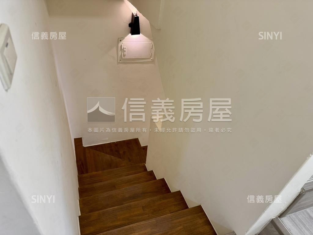 台北芳鄰挑高住宅有車位房屋室內格局與周邊環境