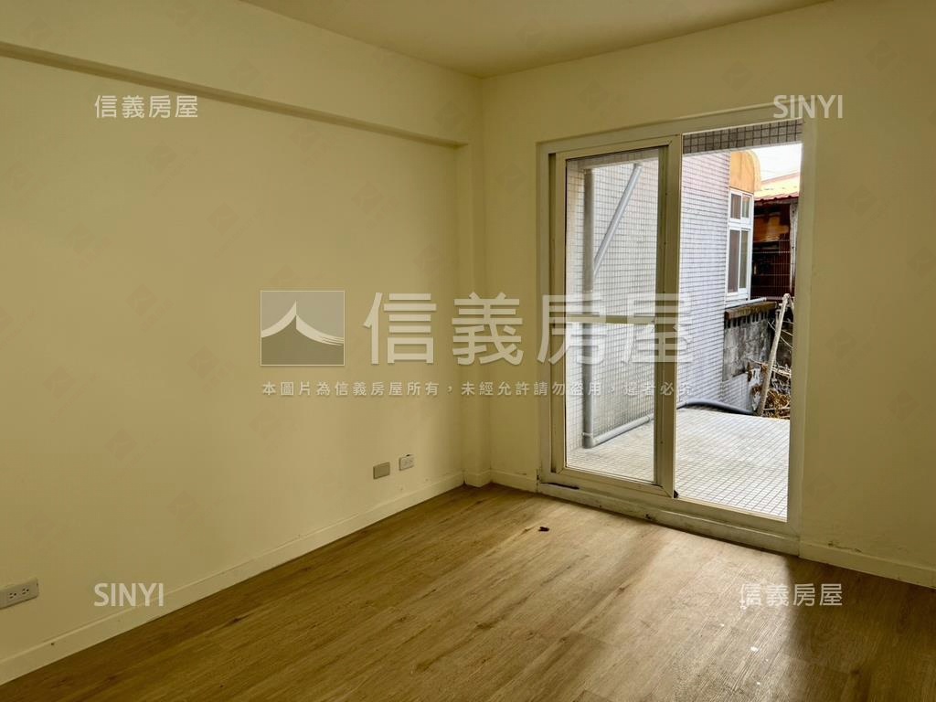 台北芳鄰挑高住宅有車位房屋室內格局與周邊環境