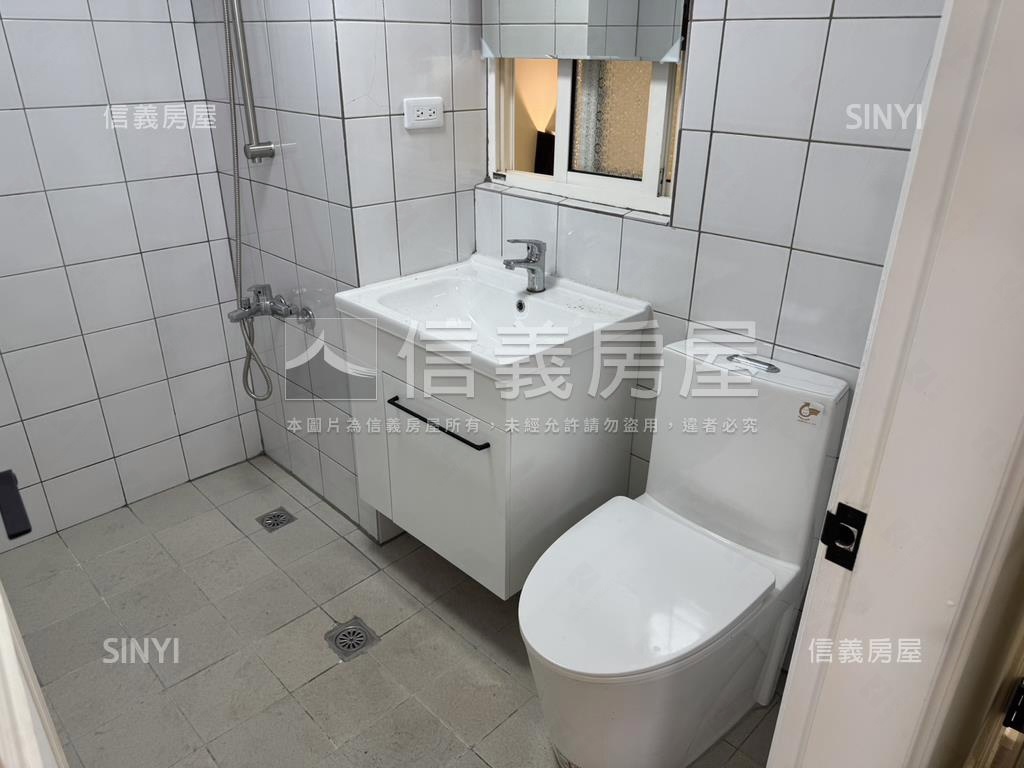 台北芳鄰挑高住宅有車位房屋室內格局與周邊環境