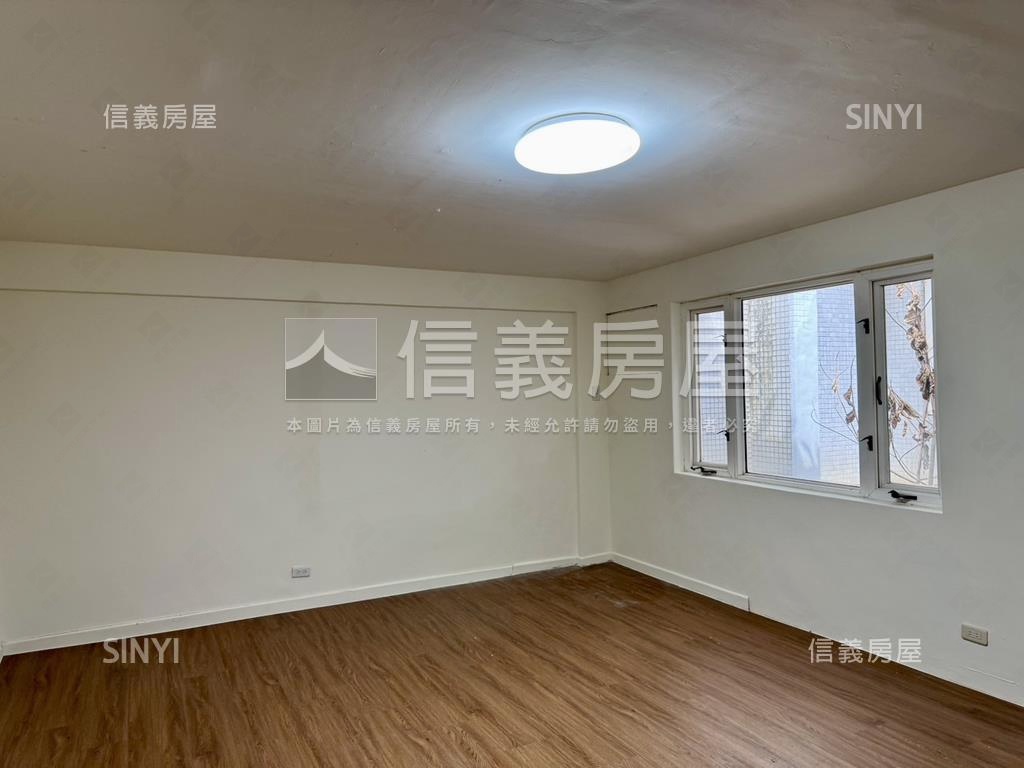 台北芳鄰挑高住宅有車位房屋室內格局與周邊環境