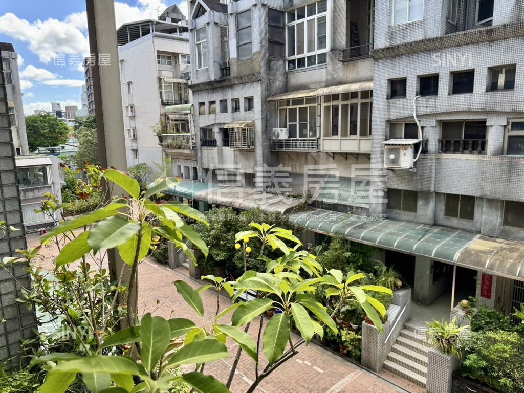 台北芳鄰挑高住宅有車位房屋室內格局與周邊環境