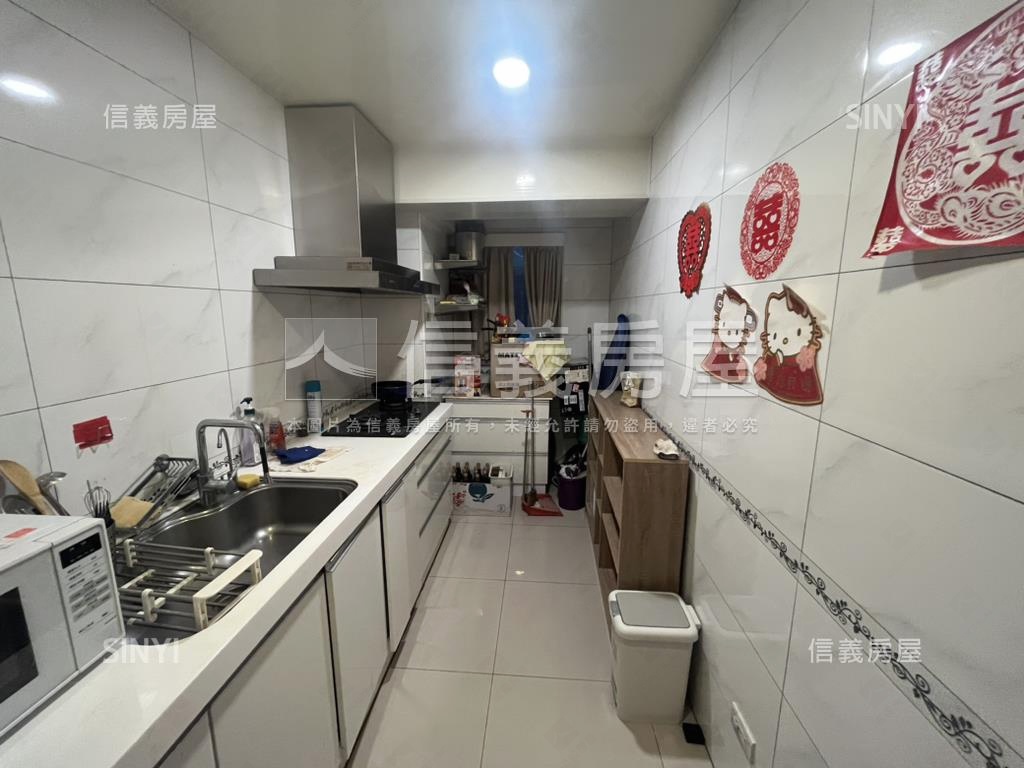 國泰仁愛大空間雙併華廈房屋室內格局與周邊環境