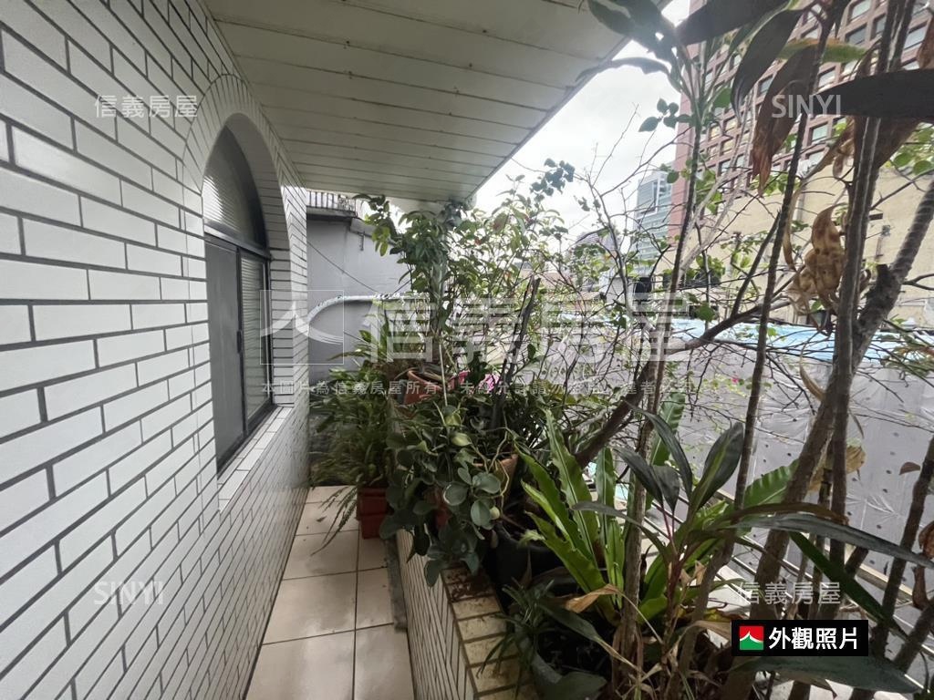 國泰仁愛大空間雙併華廈房屋室內格局與周邊環境