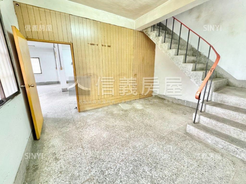 專任邊間臨路大地坪透天房屋室內格局與周邊環境