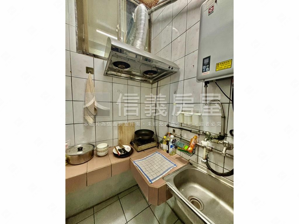 近巨城２房（含加蓋１房房屋室內格局與周邊環境