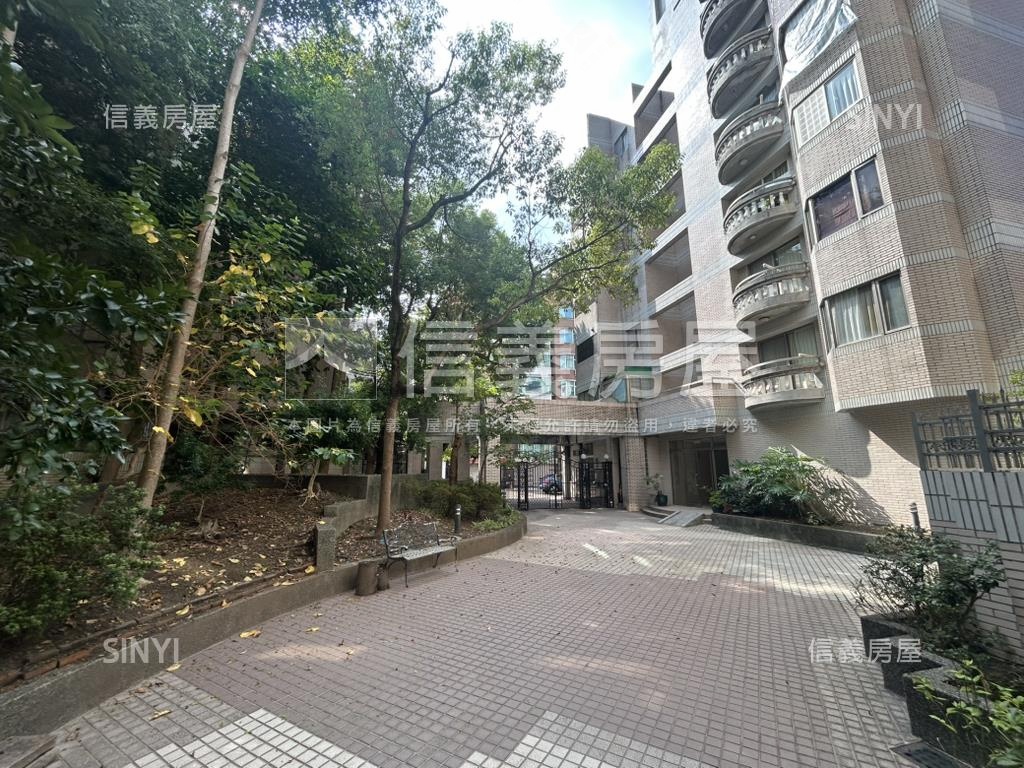 新光仰翠兩房附坡平車位房屋室內格局與周邊環境