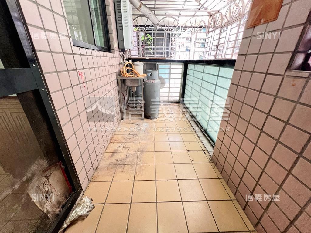低總價電梯華廈房屋室內格局與周邊環境