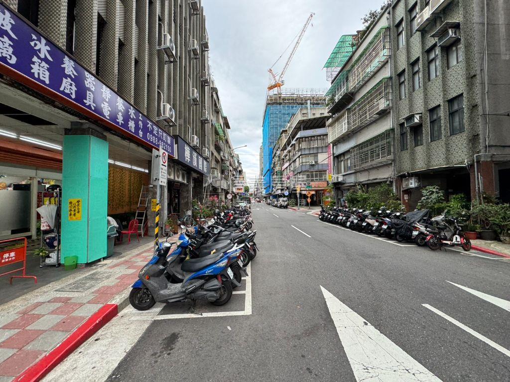 新巴黎大廈套房房屋室內格局與周邊環境