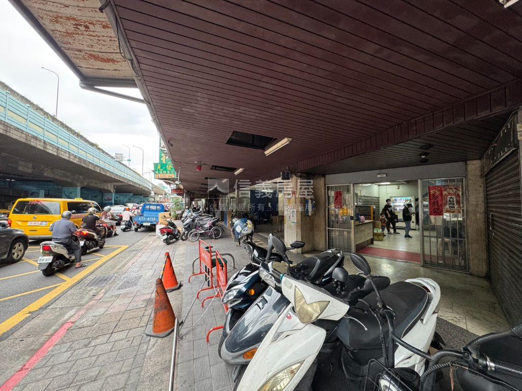 新巴黎大廈套房房屋室內格局與周邊環境