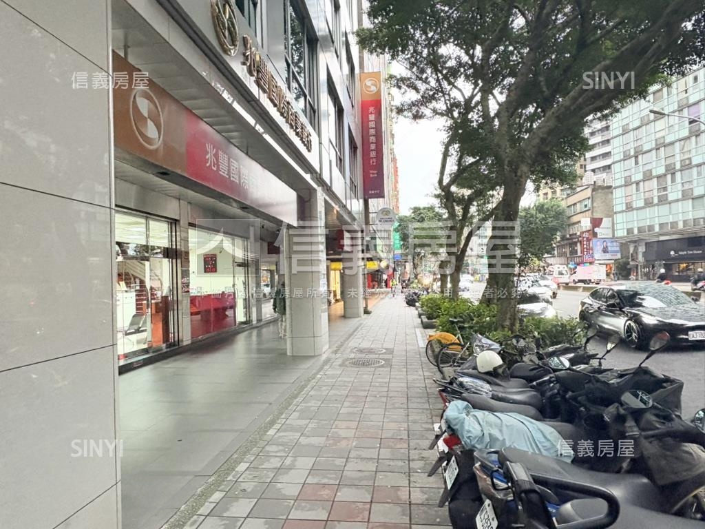 銀行收租置產人潮金店面房屋室內格局與周邊環境