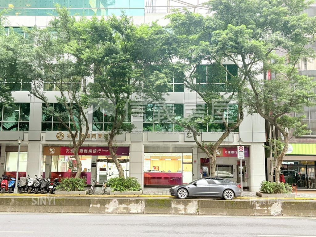 銀行收租置產人潮金店面房屋室內格局與周邊環境