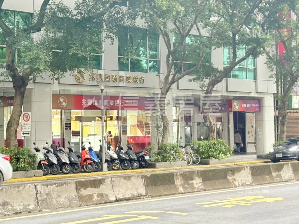 銀行收租置產人潮金店面房屋室內格局與周邊環境