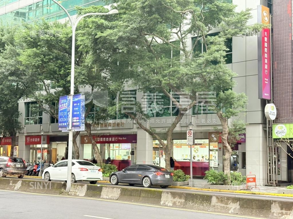 銀行收租置產人潮金店面房屋室內格局與周邊環境