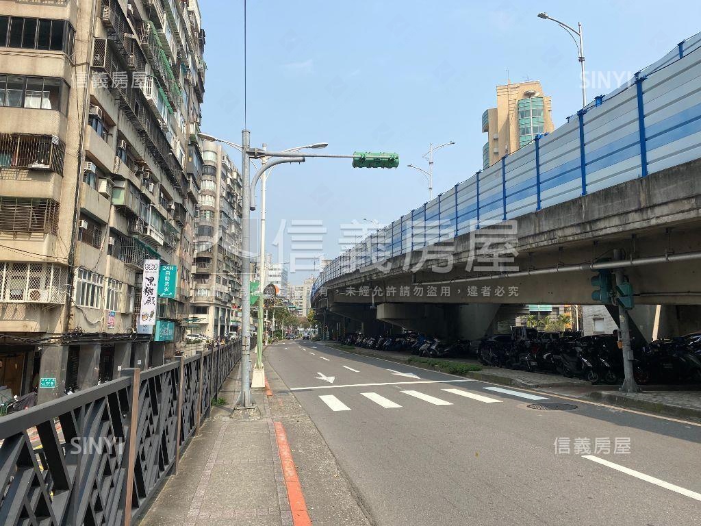 方正明亮多功能住辦房屋室內格局與周邊環境