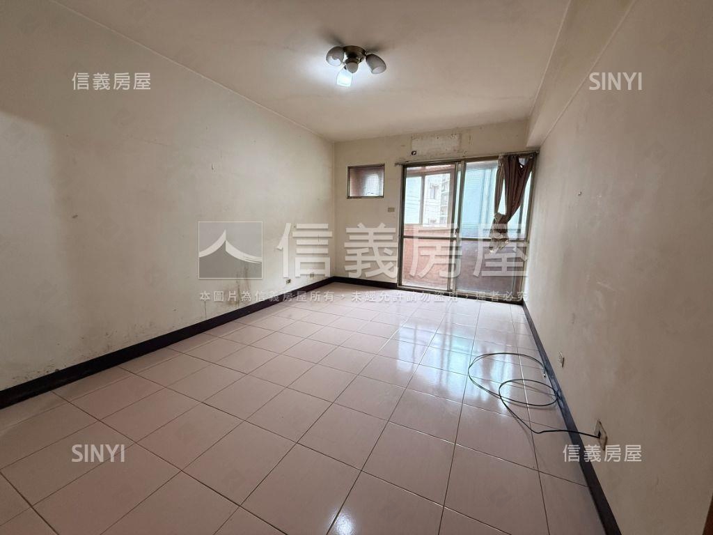 積穗電梯華廈三房２Ｆ房屋室內格局與周邊環境