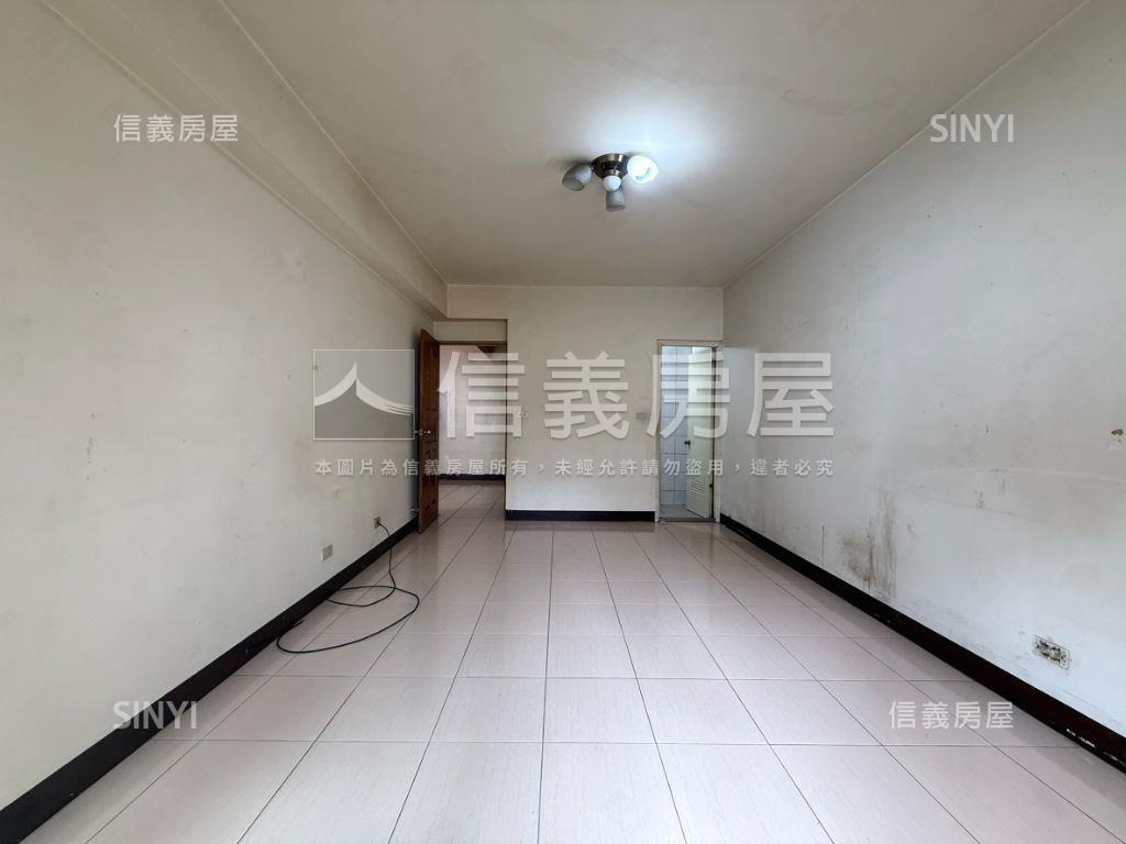 積穗電梯華廈三房２Ｆ房屋室內格局與周邊環境
