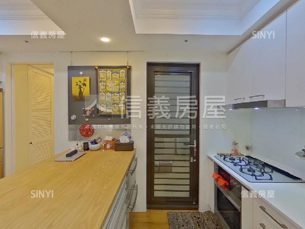 圓頂世紀朝南高樓景觀戶房屋室內格局與周邊環境