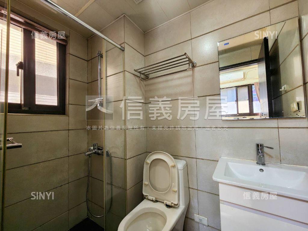 近捷運悅灣一層一戶正三房房屋室內格局與周邊環境
