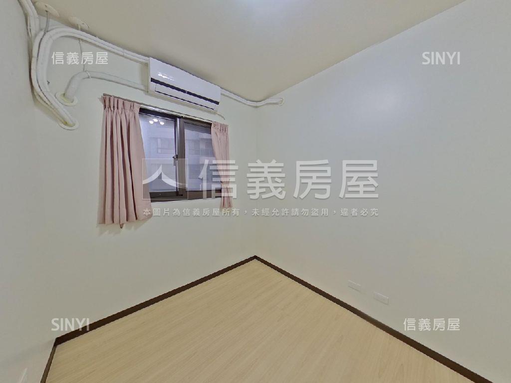近捷運悅灣一層一戶正三房房屋室內格局與周邊環境