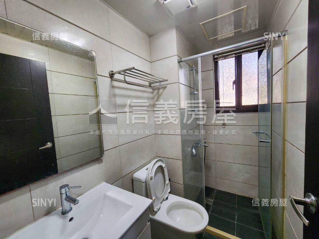 近捷運悅灣一層一戶正三房房屋室內格局與周邊環境