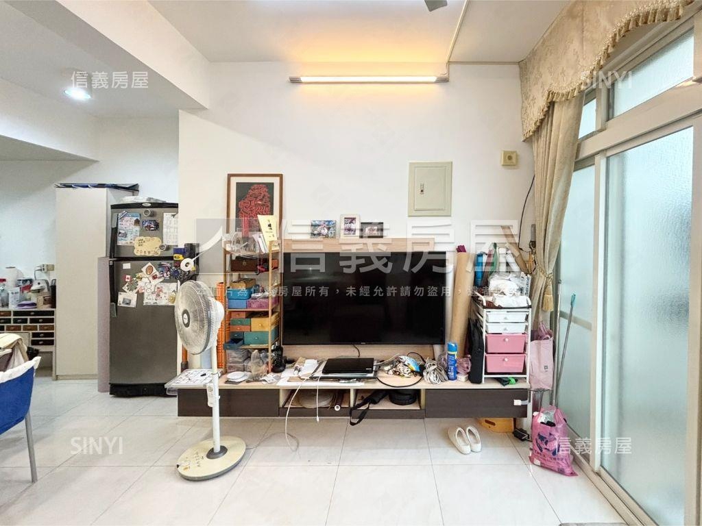 南雅西路方正格局屋況佳房屋室內格局與周邊環境