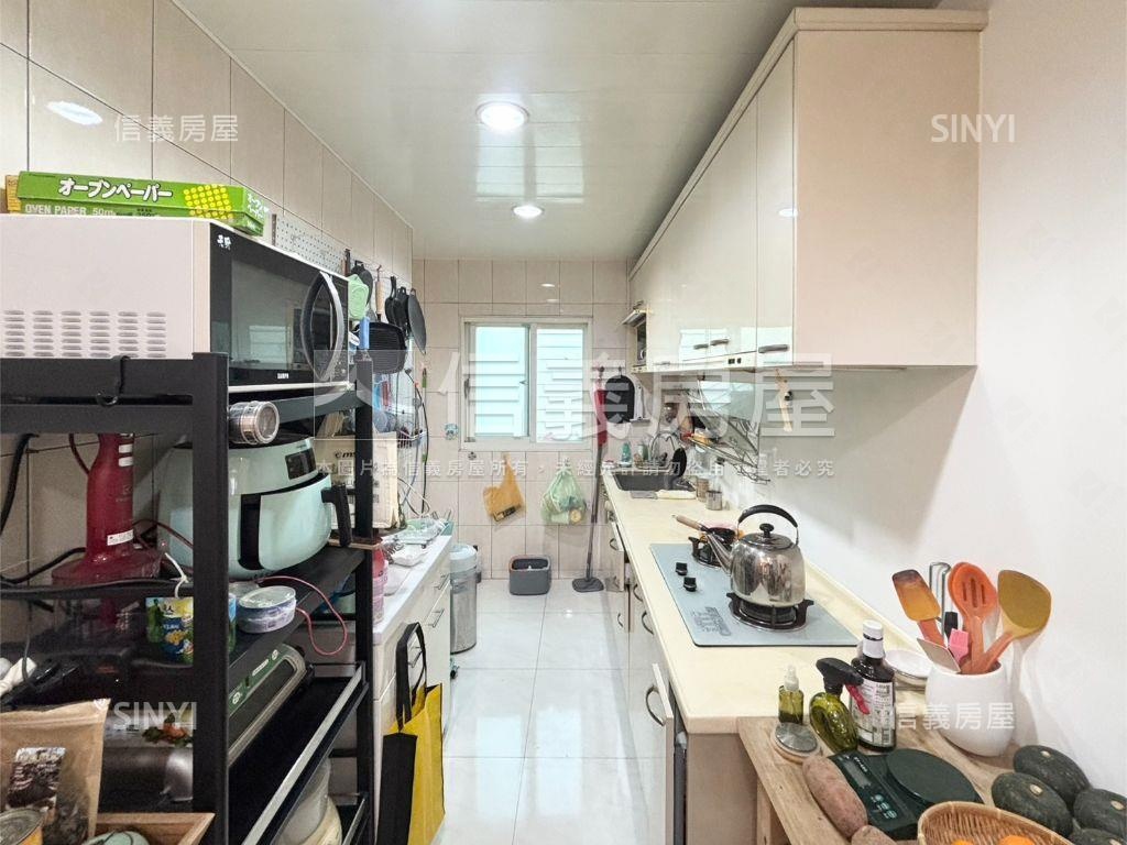 南雅西路方正格局屋況佳房屋室內格局與周邊環境