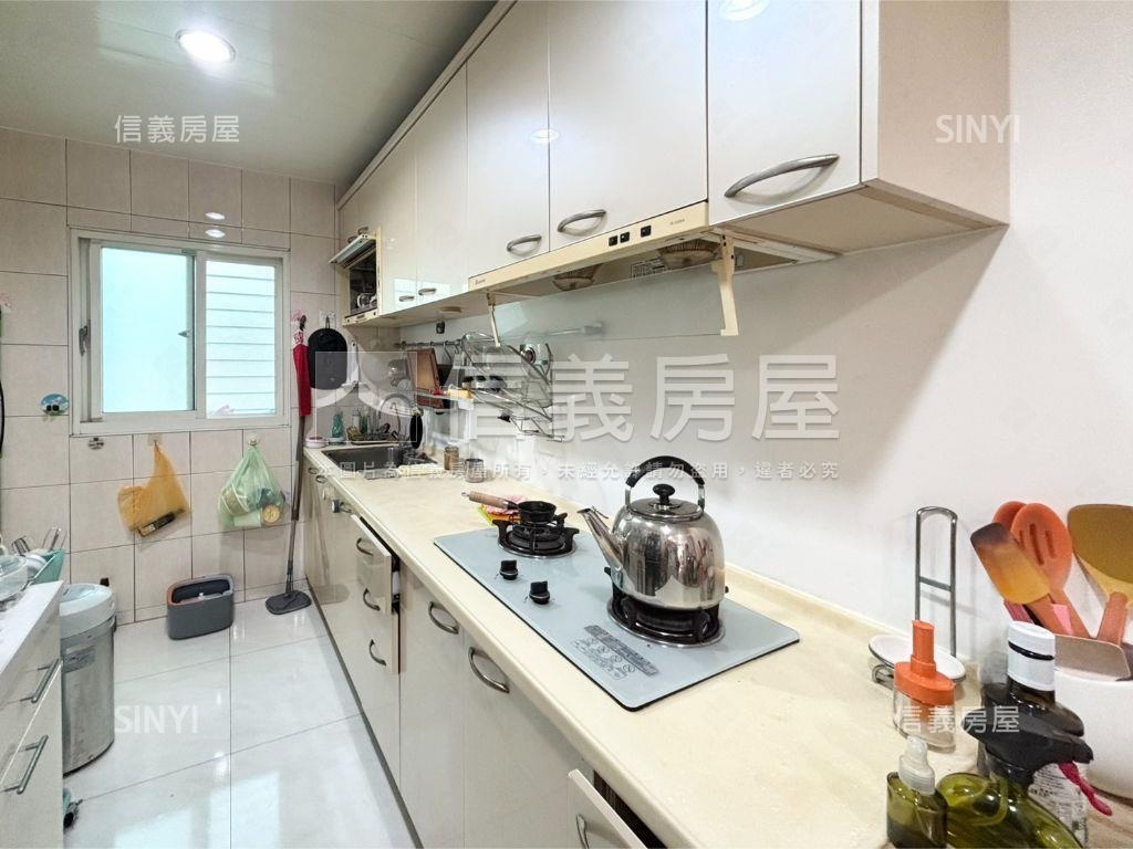 南雅西路方正格局屋況佳房屋室內格局與周邊環境
