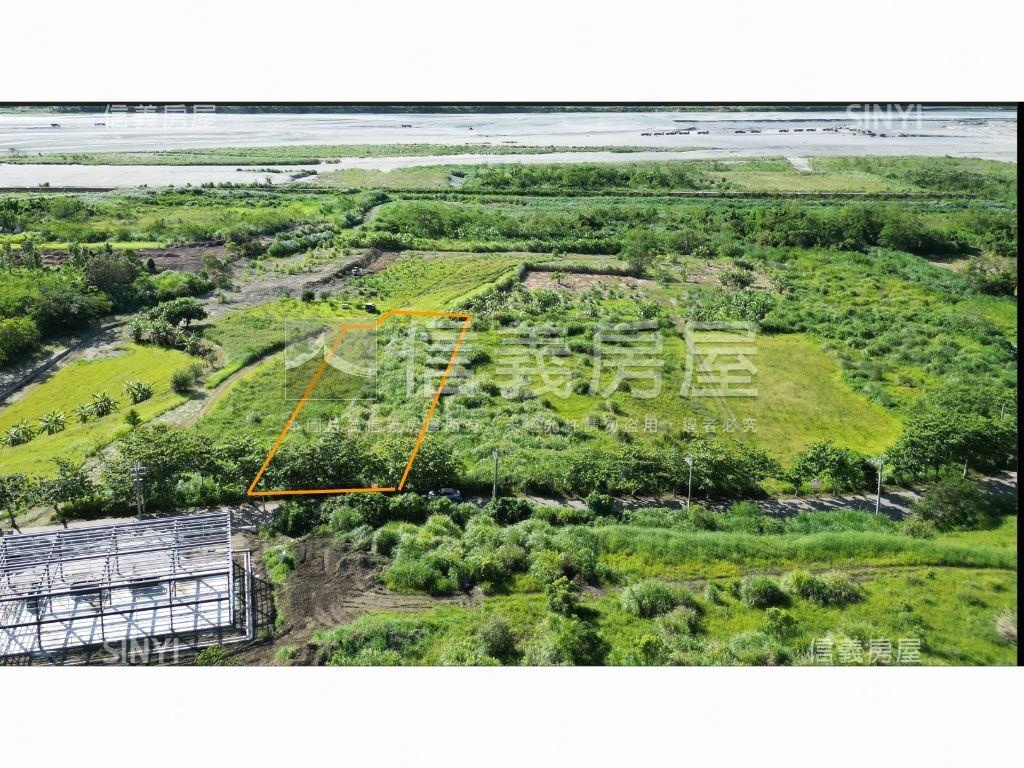 臨路方正農地約９１８坪房屋室內格局與周邊環境