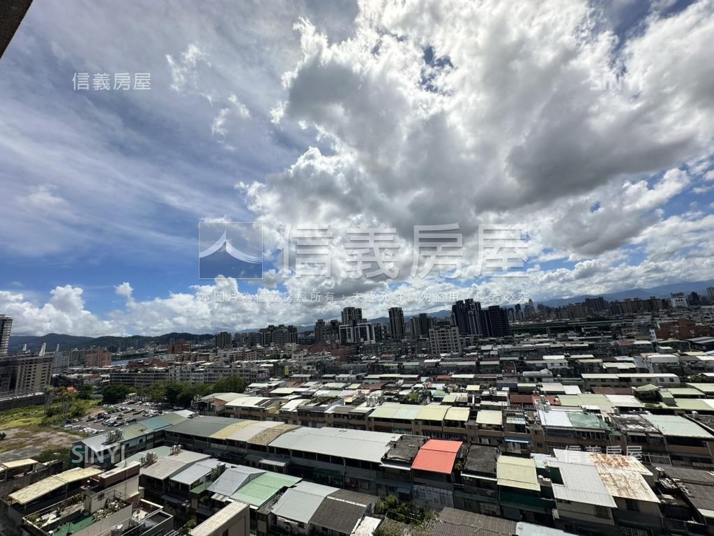 傲視絕景五華悅房屋室內格局與周邊環境