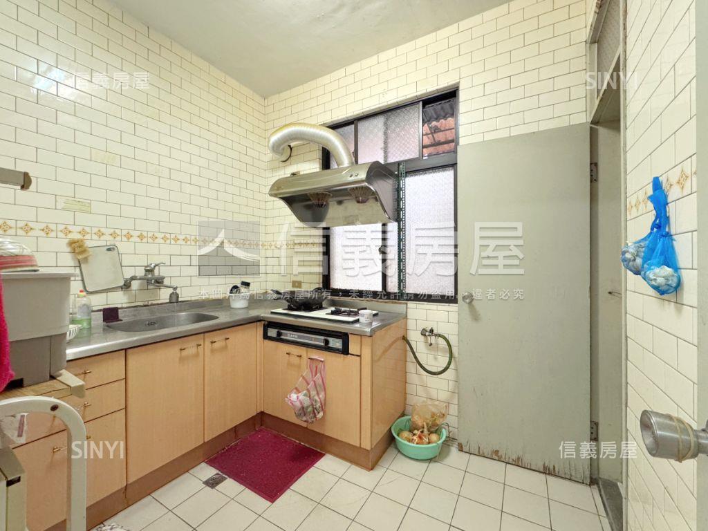 景安捷運✦方正公寓二樓房屋室內格局與周邊環境