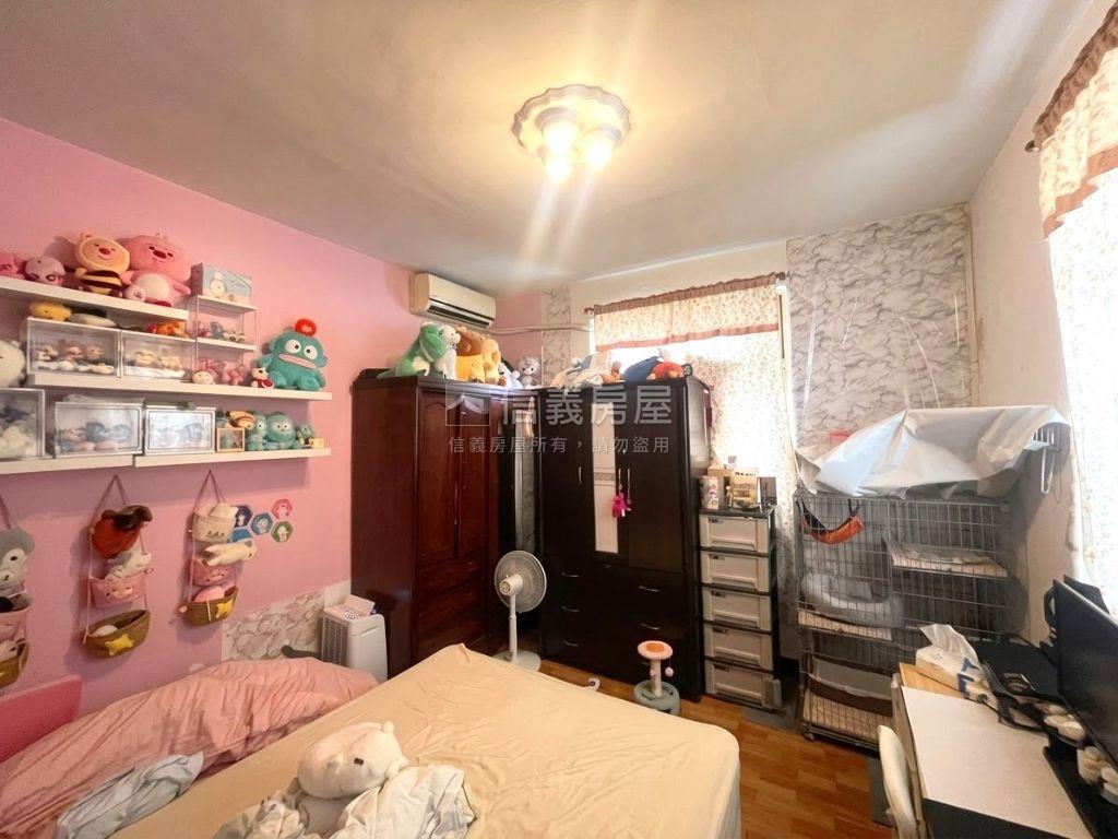 近環球稀有透天房屋室內格局與周邊環境