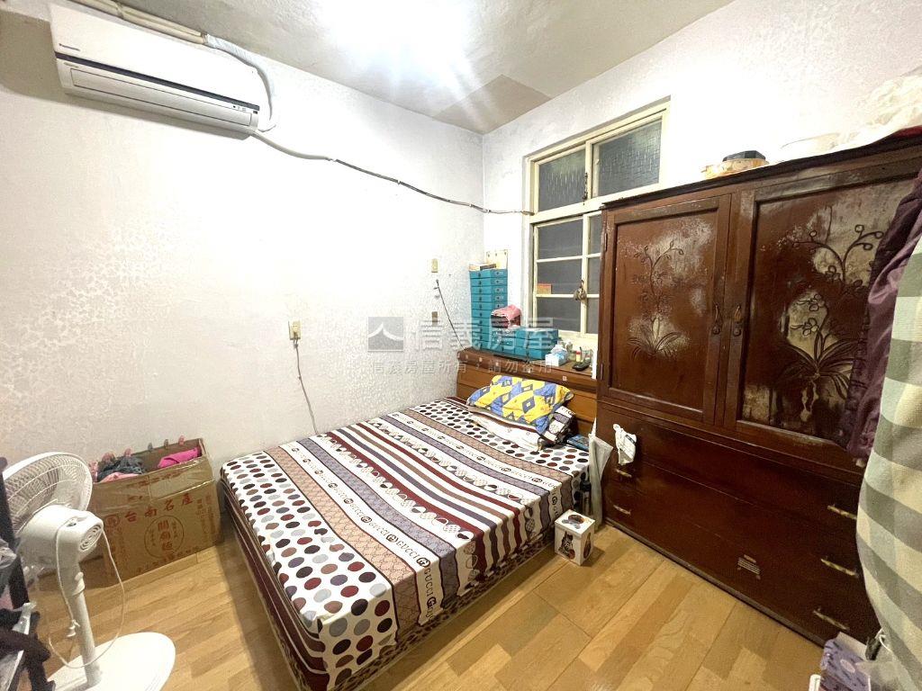 近環球稀有透天房屋室內格局與周邊環境