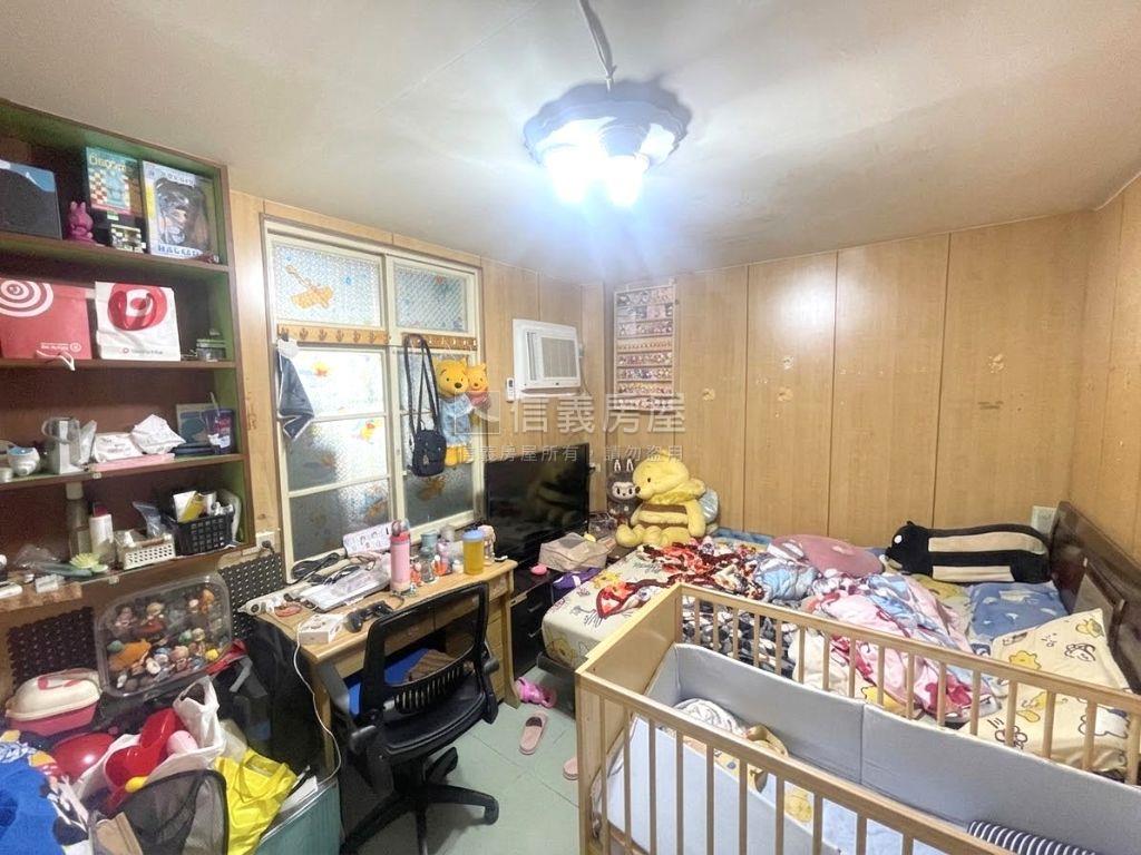 近環球稀有透天房屋室內格局與周邊環境