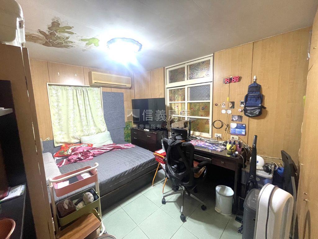 近環球稀有透天房屋室內格局與周邊環境