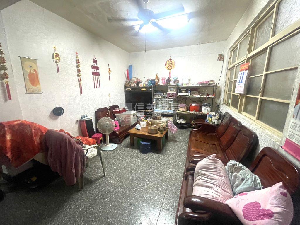 近環球稀有透天房屋室內格局與周邊環境