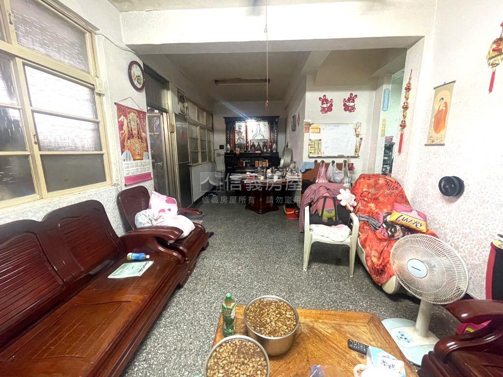 近環球稀有透天房屋室內格局與周邊環境