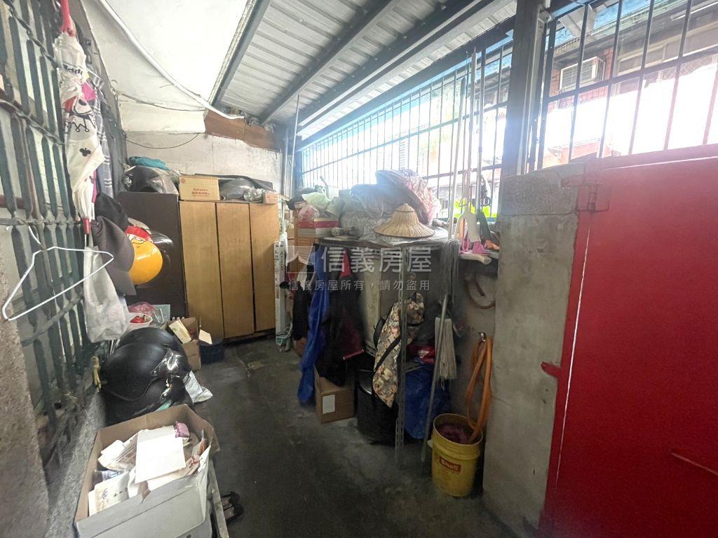 近環球稀有透天房屋室內格局與周邊環境