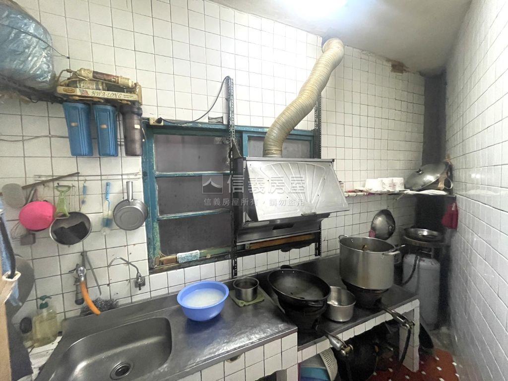 近環球稀有透天房屋室內格局與周邊環境