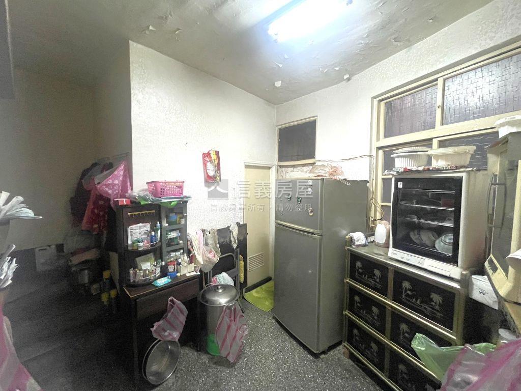 近環球稀有透天房屋室內格局與周邊環境