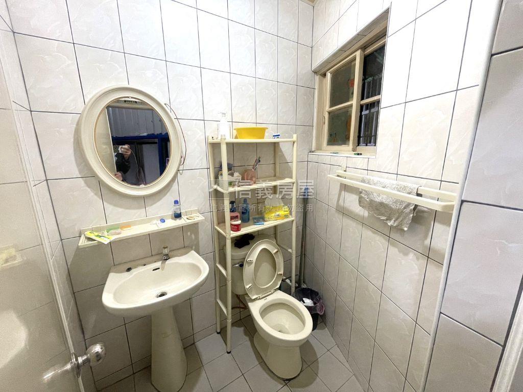近環球稀有透天房屋室內格局與周邊環境