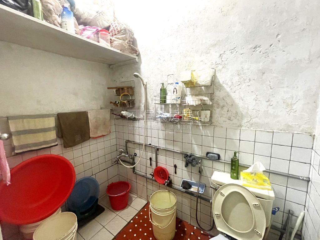 近環球稀有透天房屋室內格局與周邊環境