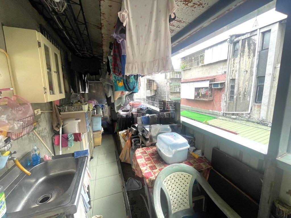 近環球稀有透天房屋室內格局與周邊環境