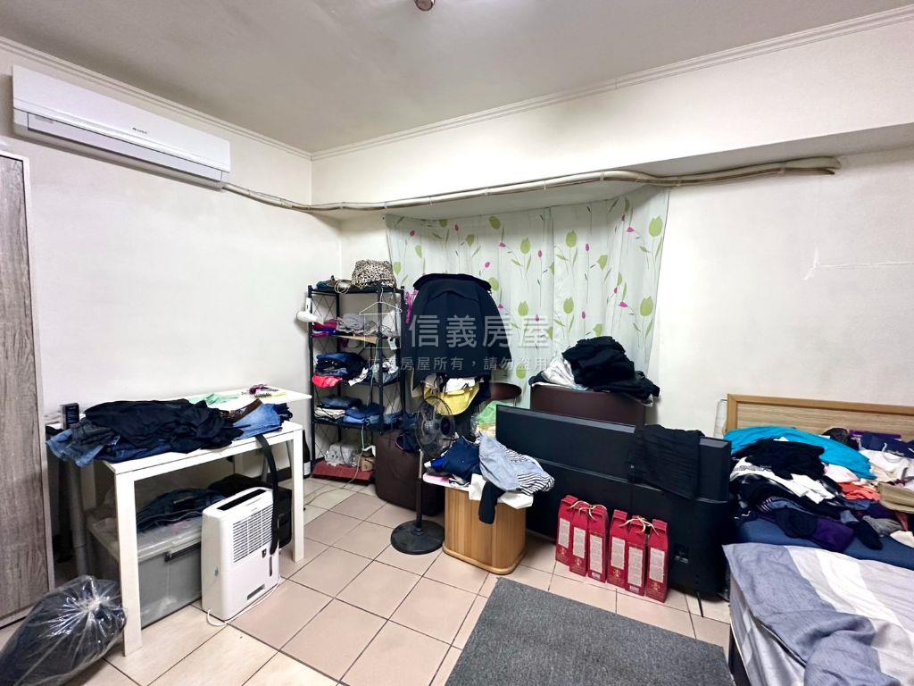 中清路顯眼店面３層樓房屋室內格局與周邊環境