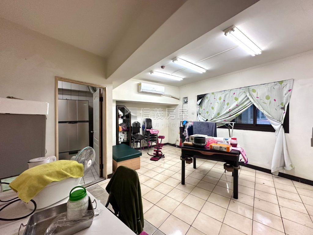 中清路顯眼店面３層樓房屋室內格局與周邊環境