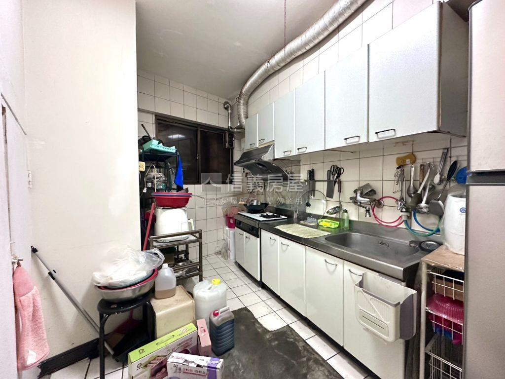 中清路顯眼店面３層樓房屋室內格局與周邊環境