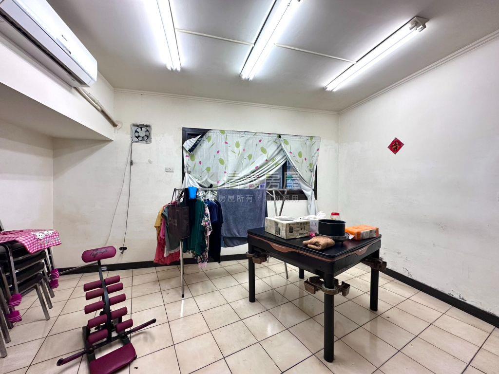 中清路顯眼店面３層樓房屋室內格局與周邊環境