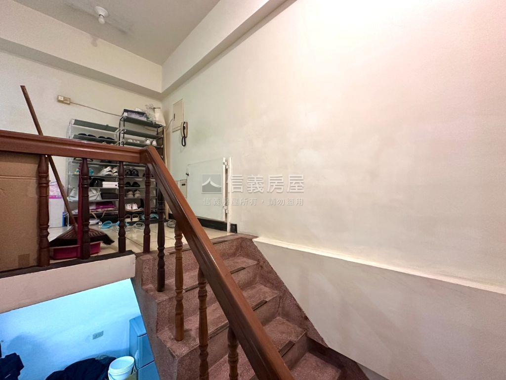 中清路顯眼店面３層樓房屋室內格局與周邊環境