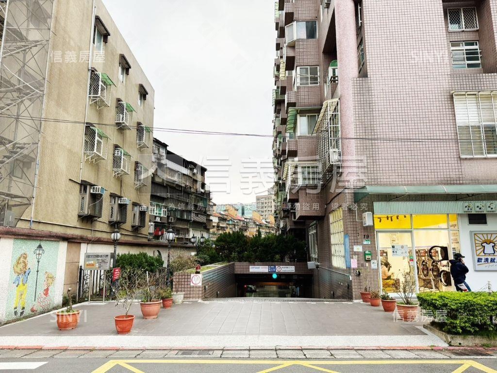 內科港墘路精選大樓車位房屋室內格局與周邊環境