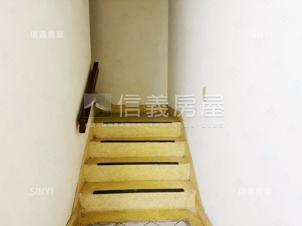 內科港墘路精選大樓車位房屋室內格局與周邊環境